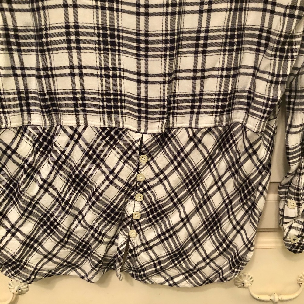 Talbot’s Black and White Plaid Blouse - Picture 4 of 4